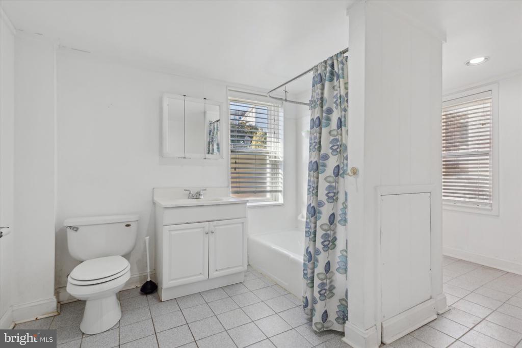 66 Price St