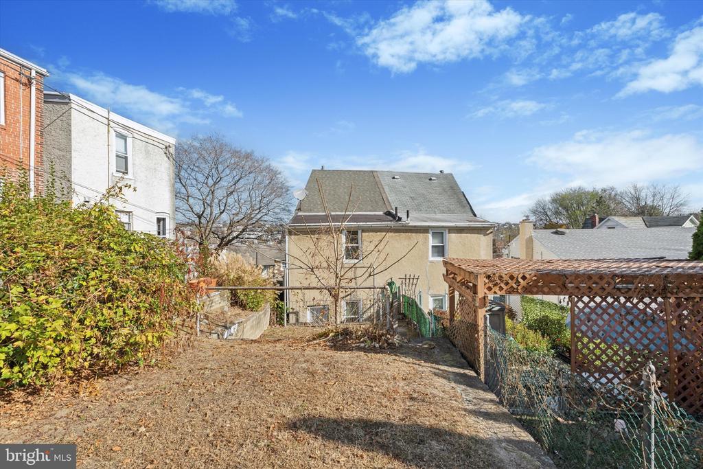 66 Price St