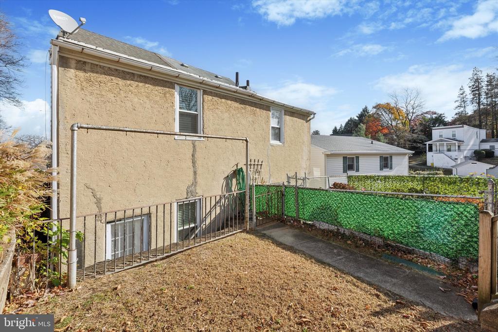 66 Price St
