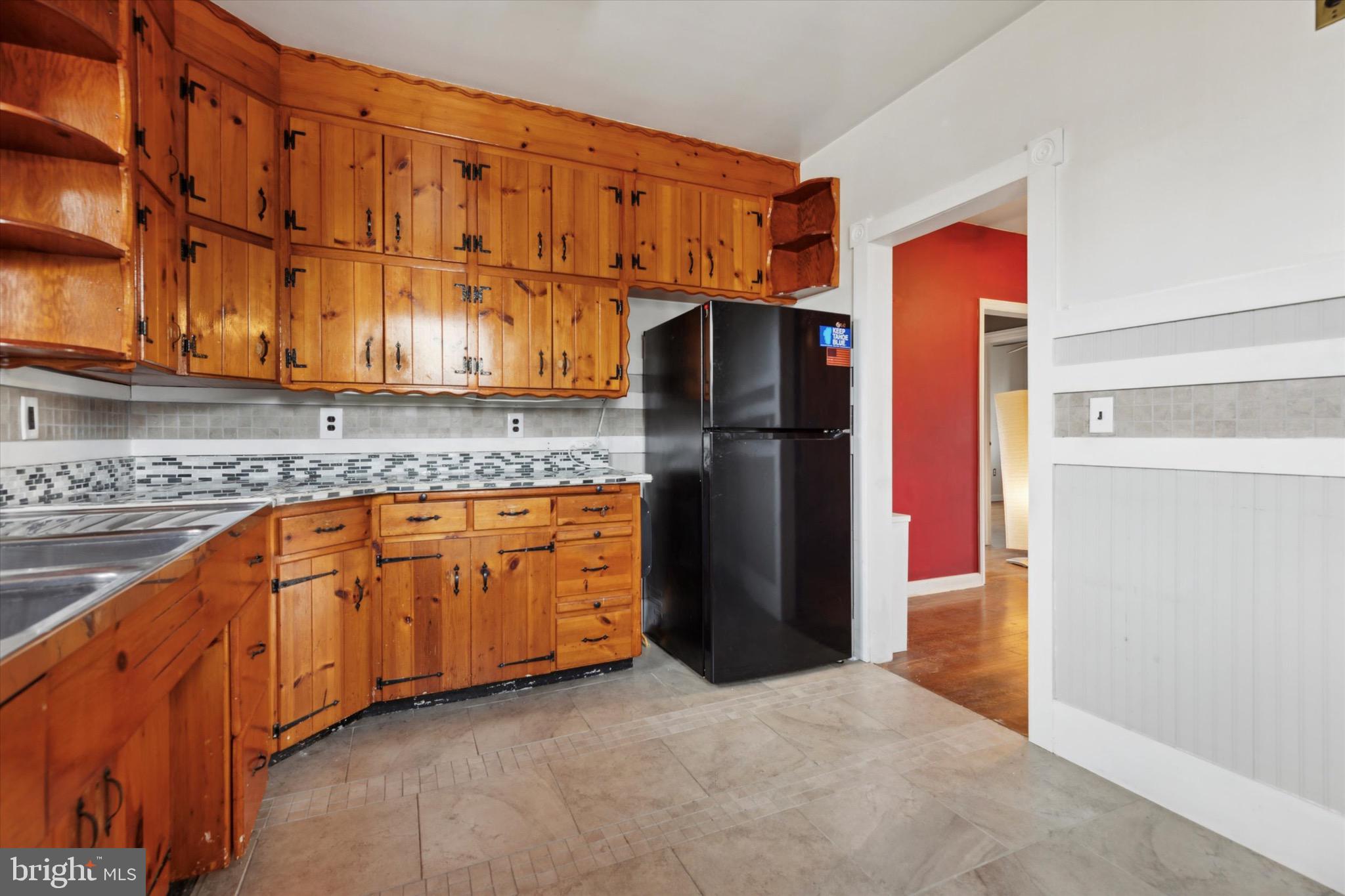 619 Old Elm St