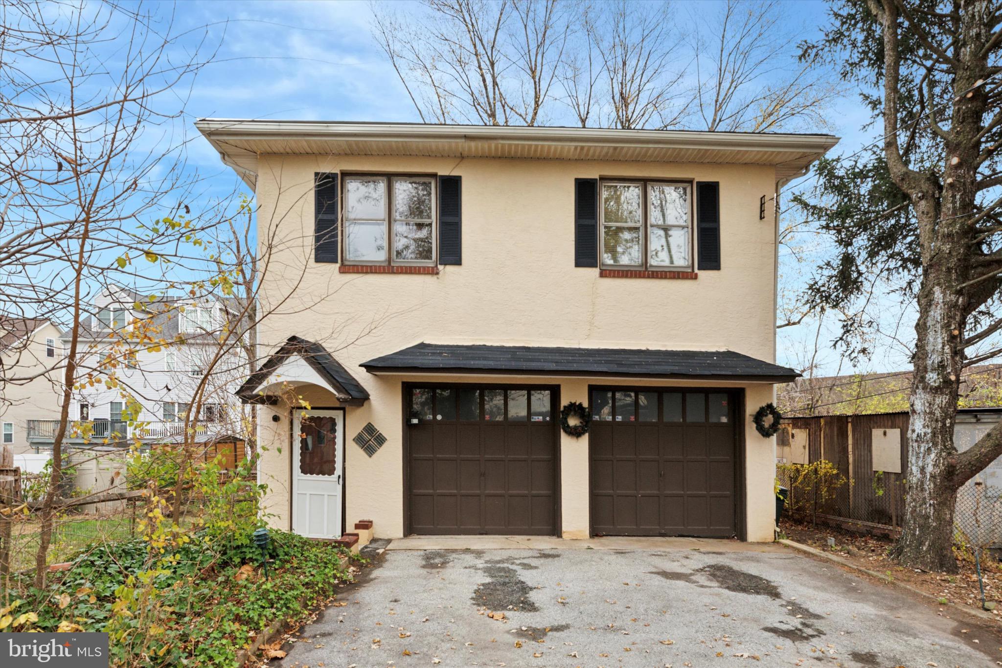 619 Old Elm St