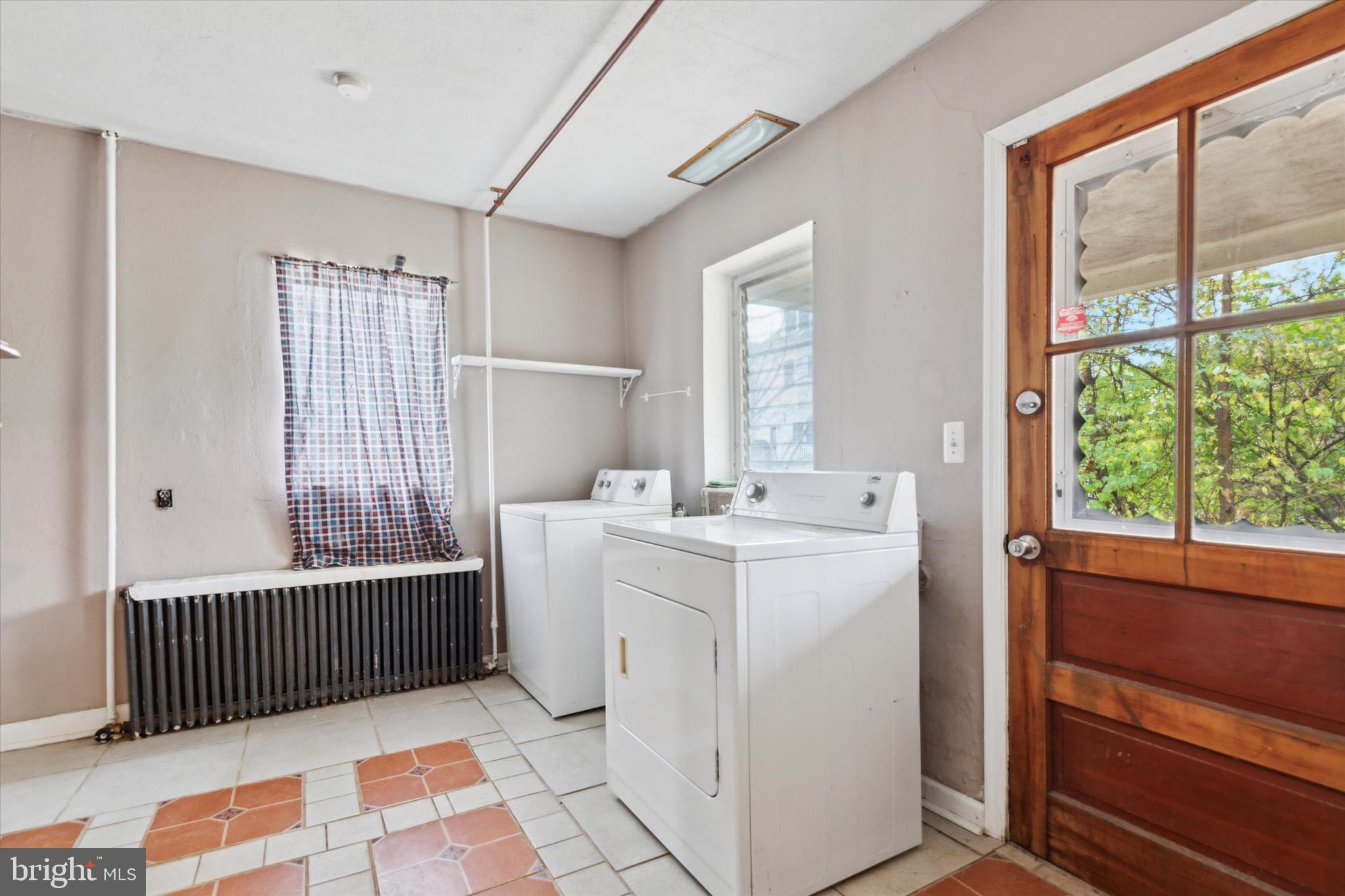 619 Old Elm St