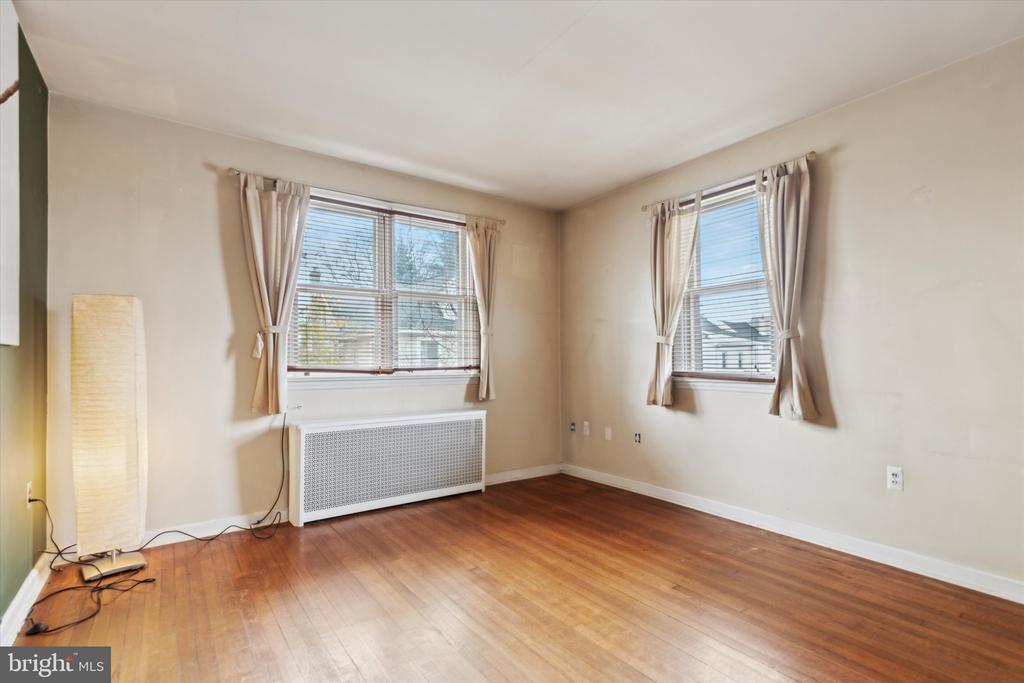 619 Old Elm St