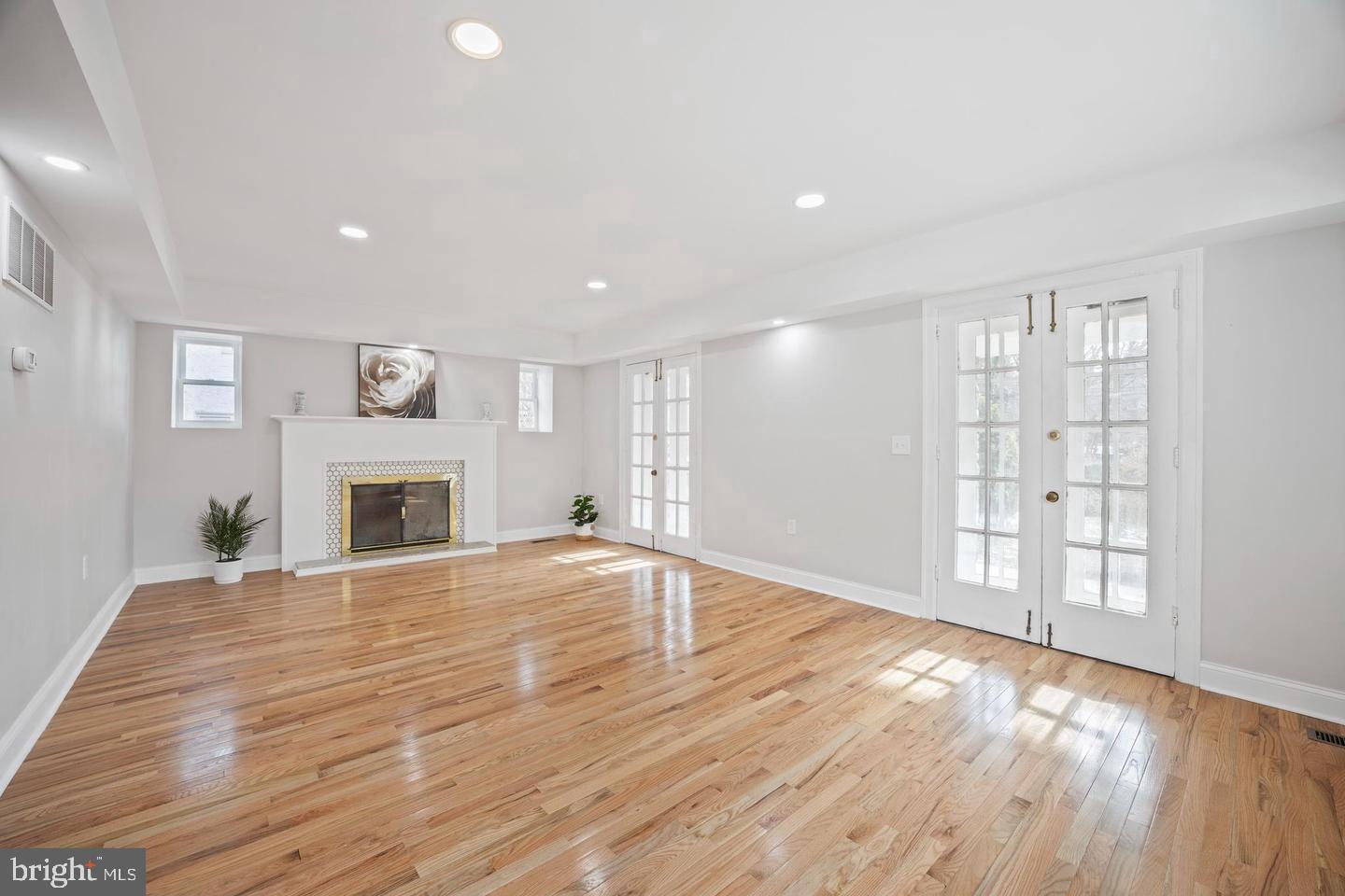 541 E CHURCH