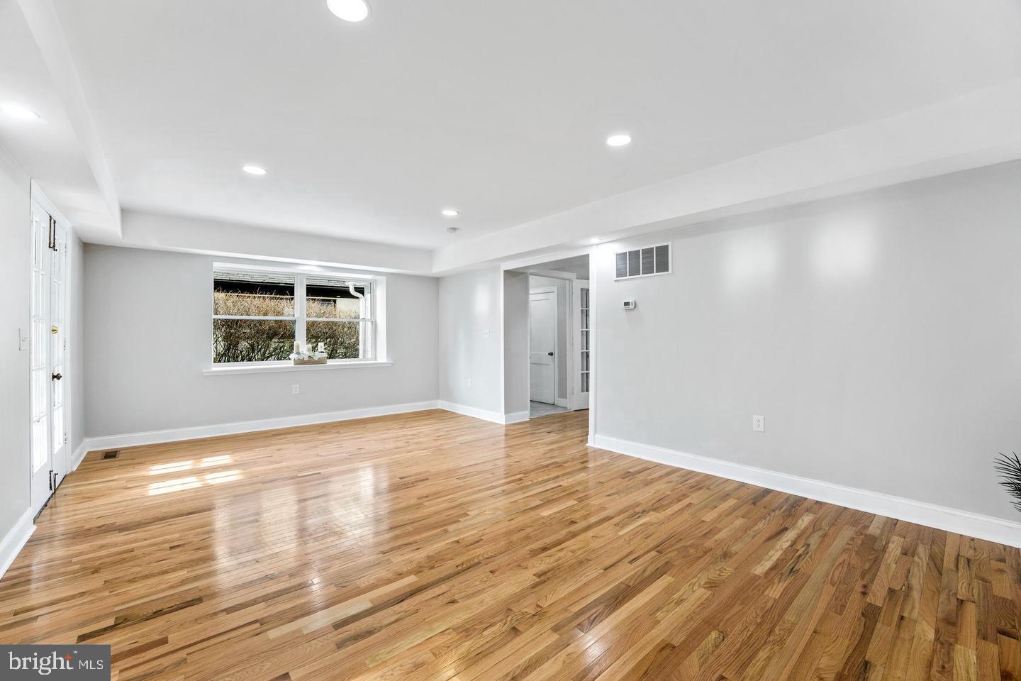541 E CHURCH