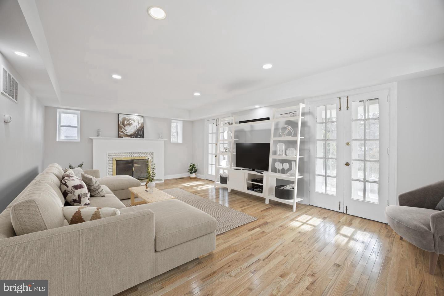 541 E CHURCH