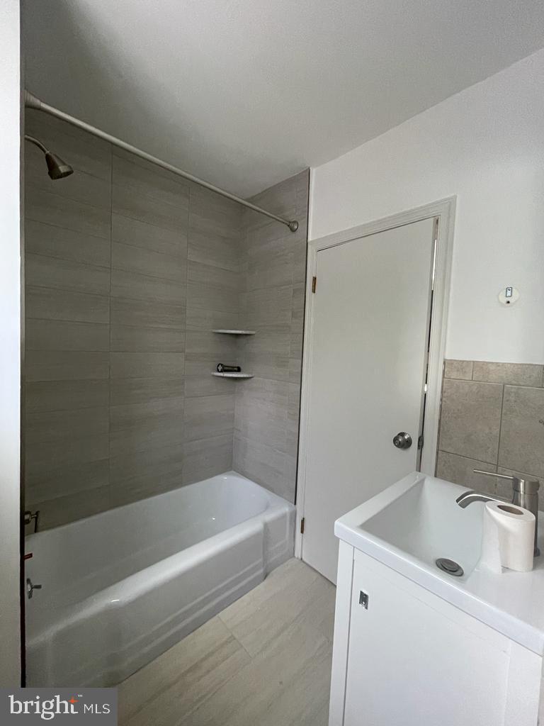 734 SUNNYSIDE AVE #1