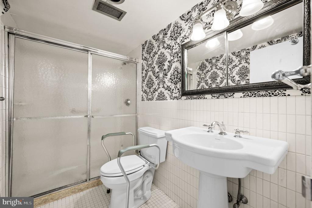 7301 Coventry Ave #402