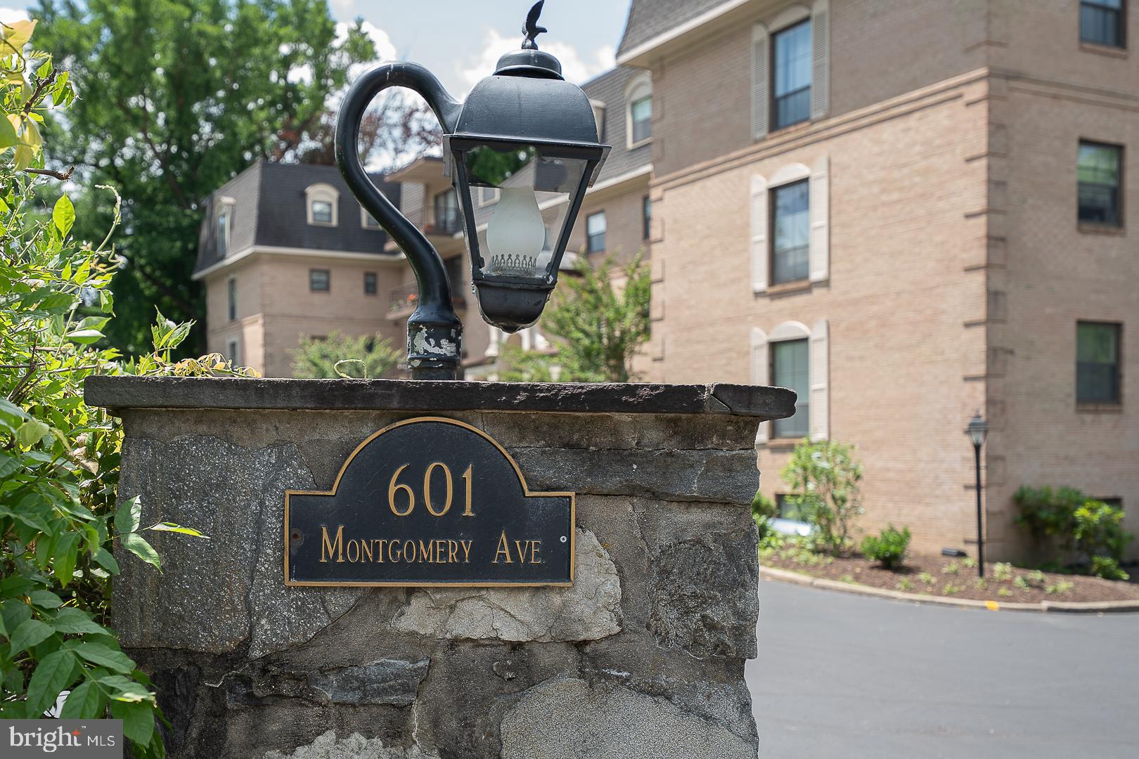 601 W Montgomery Ave #1