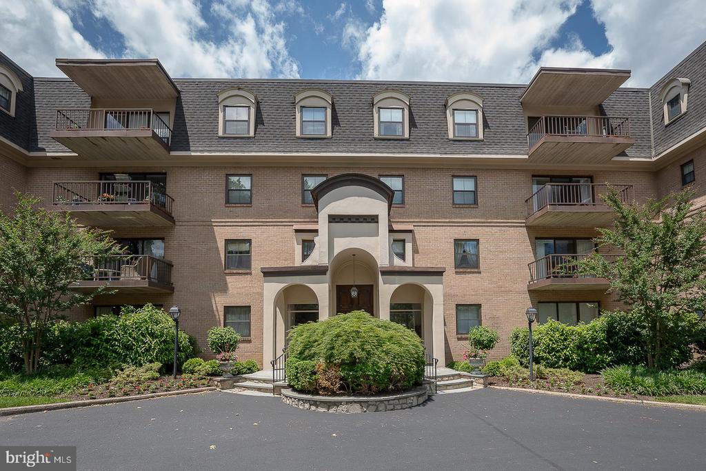 601 W Montgomery Ave #1