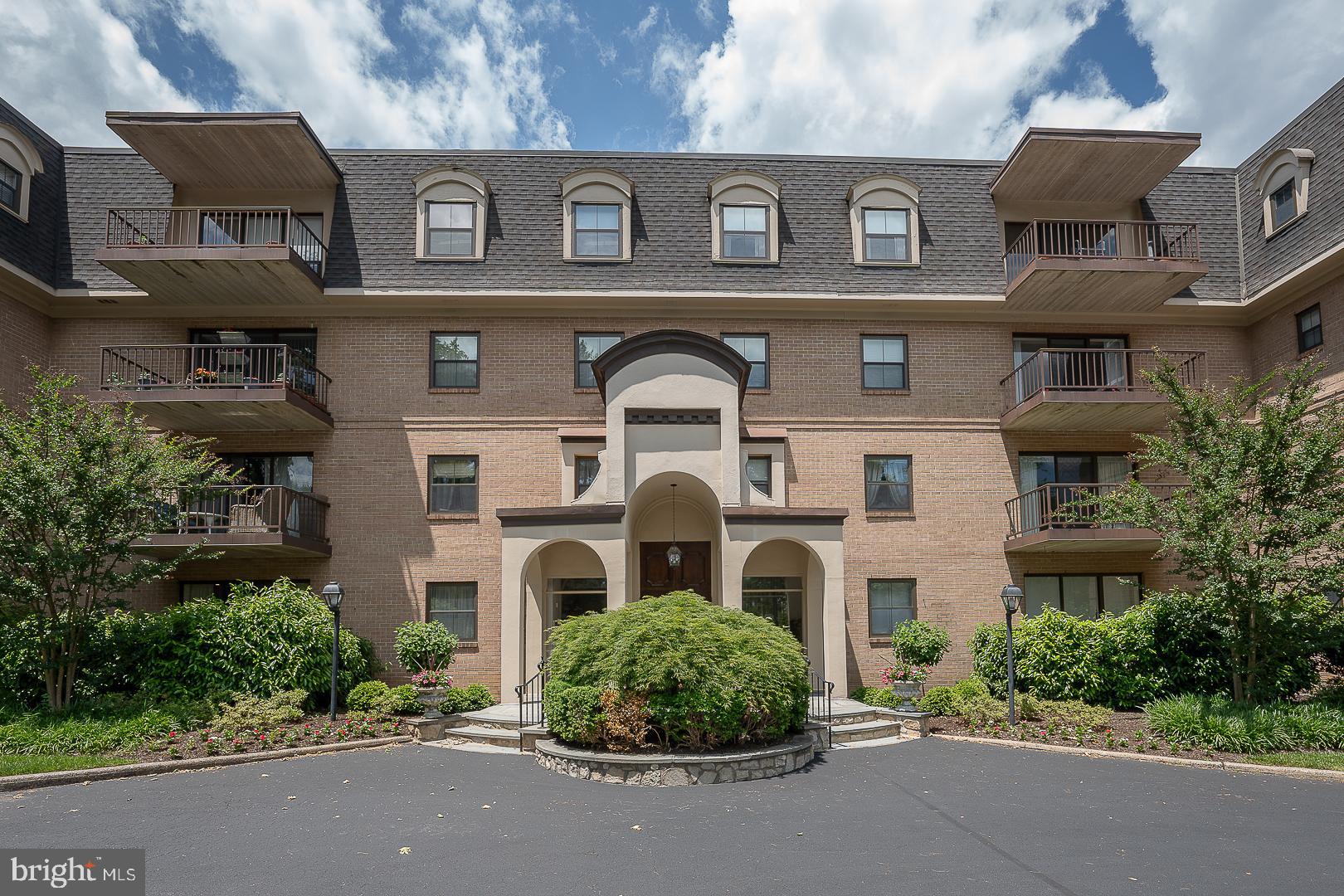 601 W Montgomery Ave #1