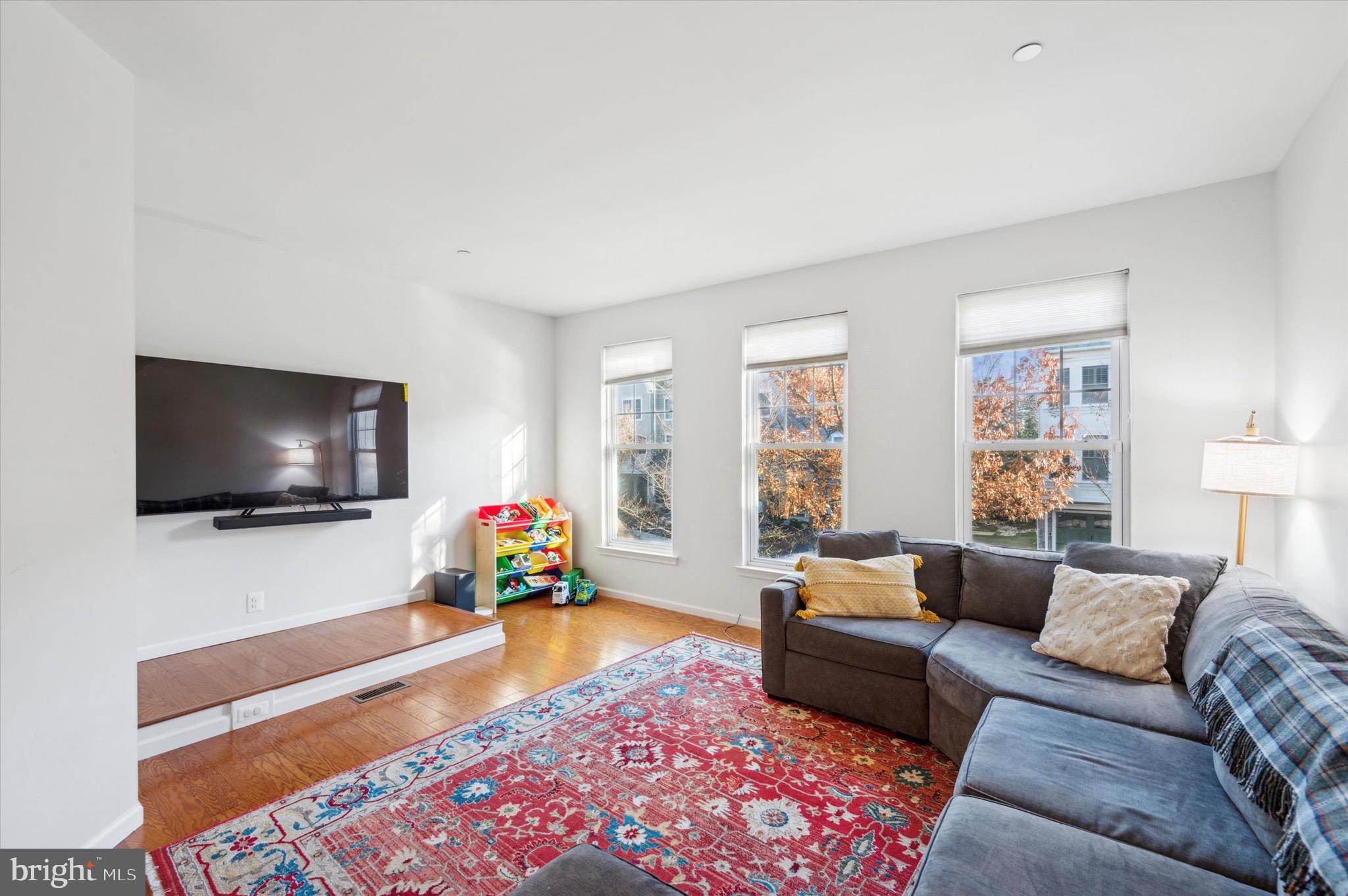 212 COBBLESTONE DR
