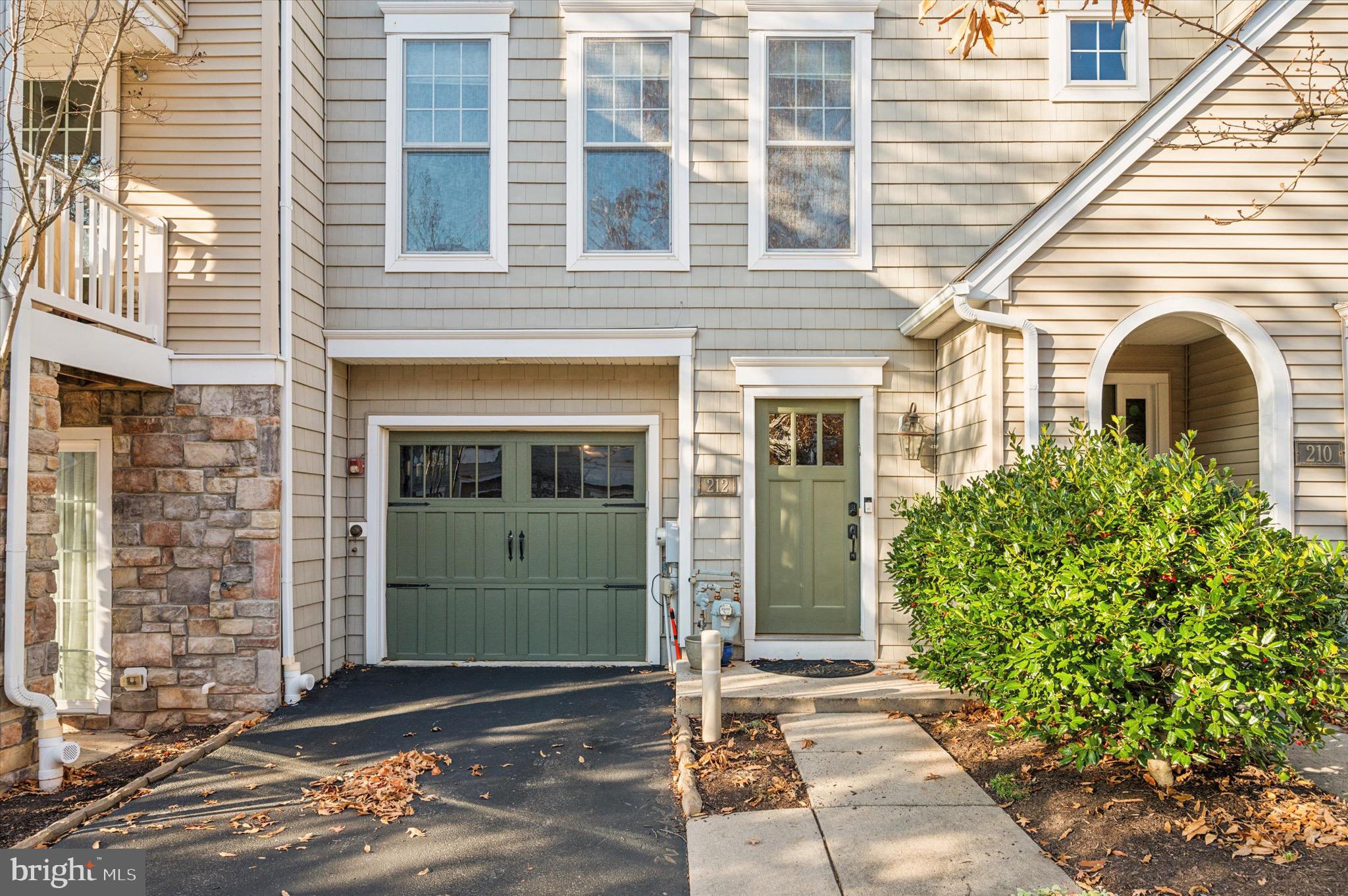 212 COBBLESTONE DR