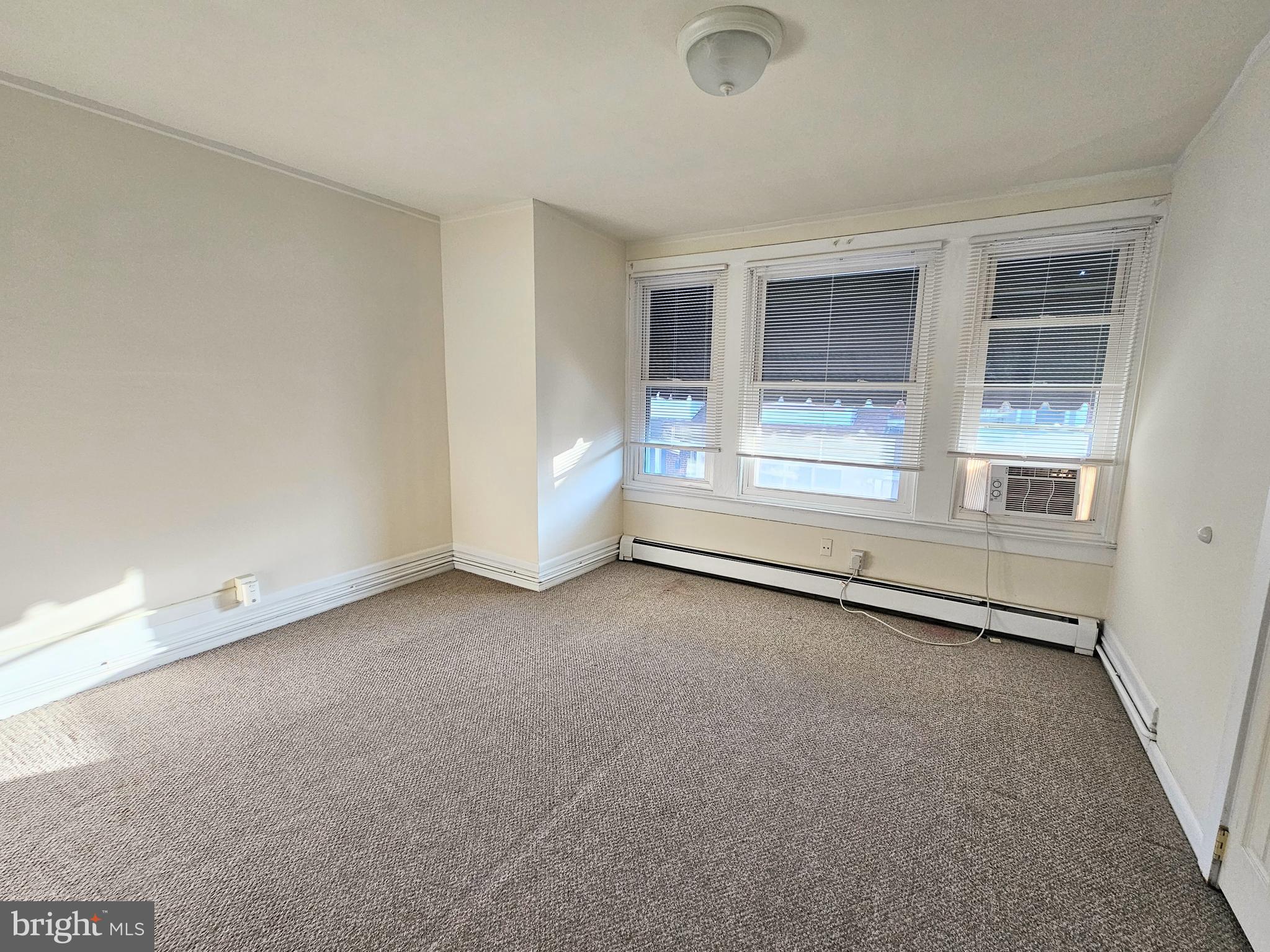 1053 MARKEE TER