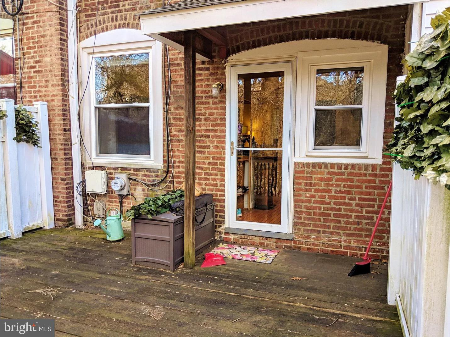 1053 MARKEE TER