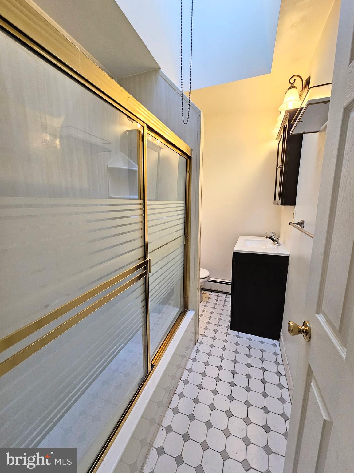 1053 MARKEE TER