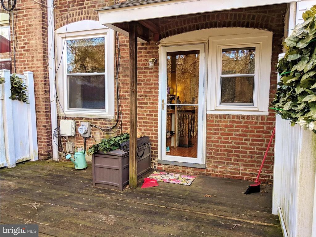 1053 MARKEE TER