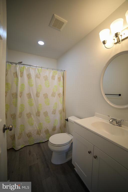 37 Village Dr