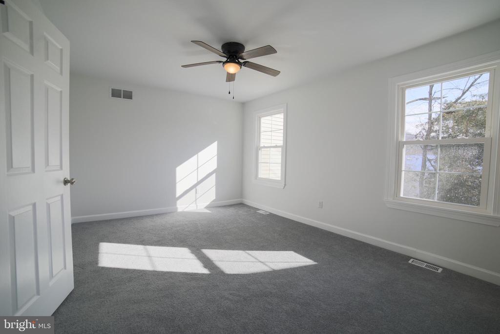 37 Village Dr