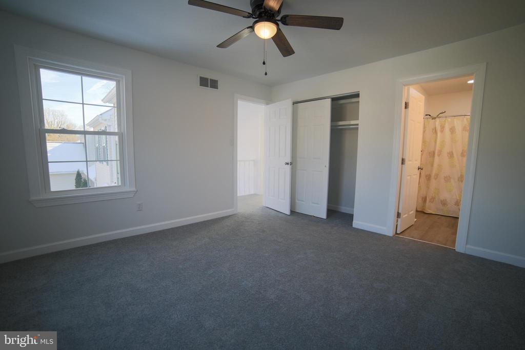 37 Village Dr