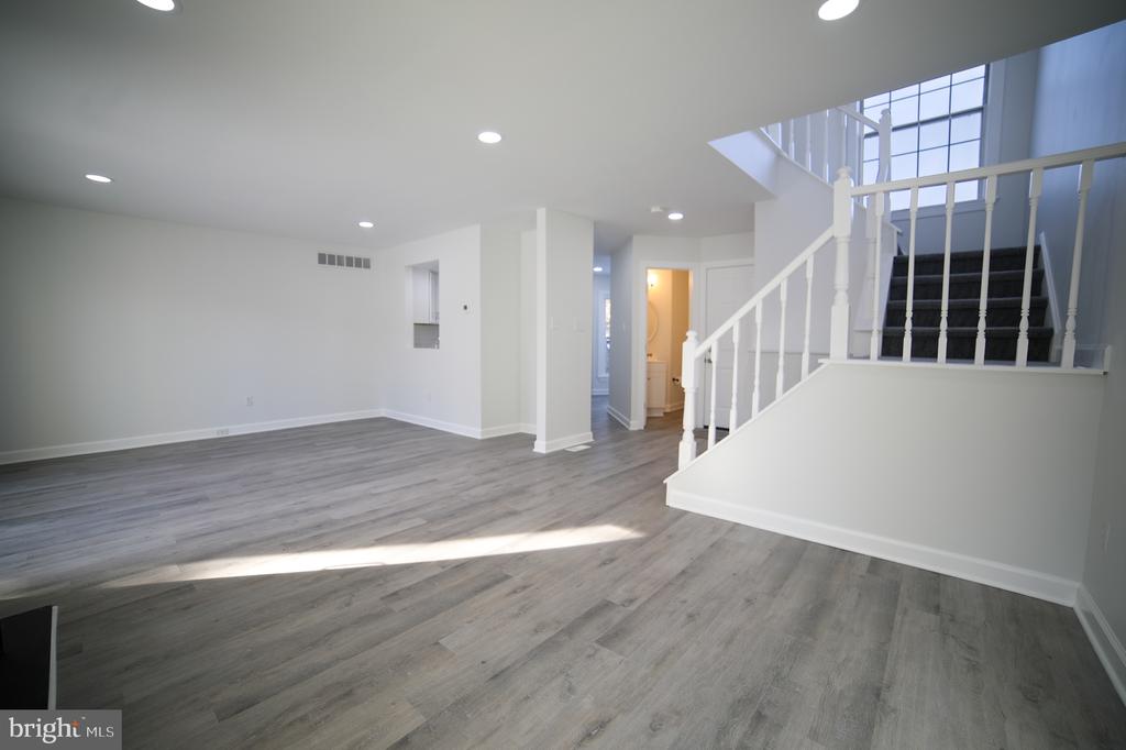 37 Village Dr
