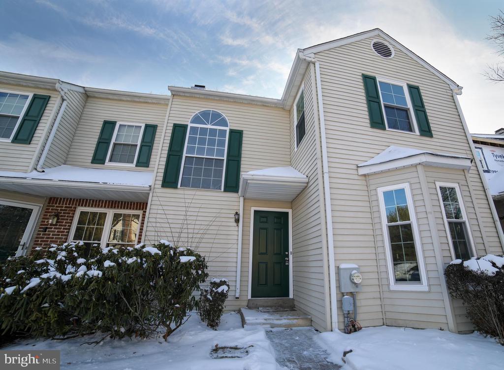 37 Village Dr