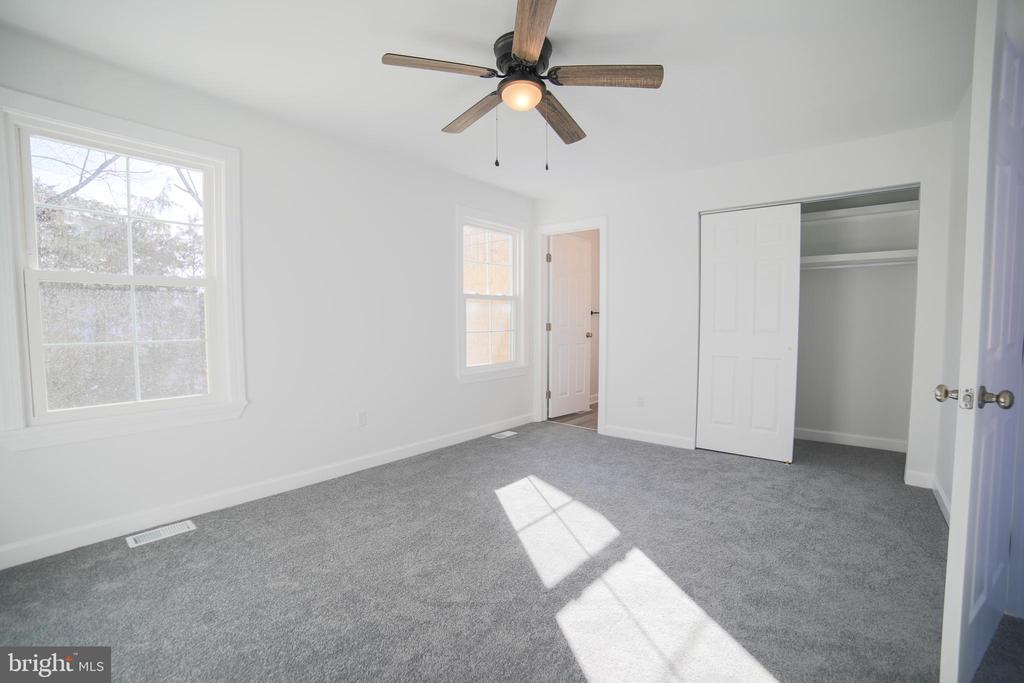 37 Village Dr