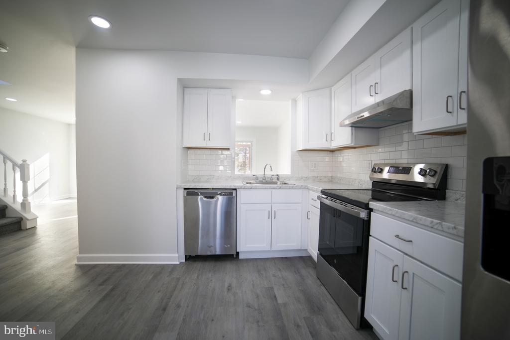 37 Village Dr