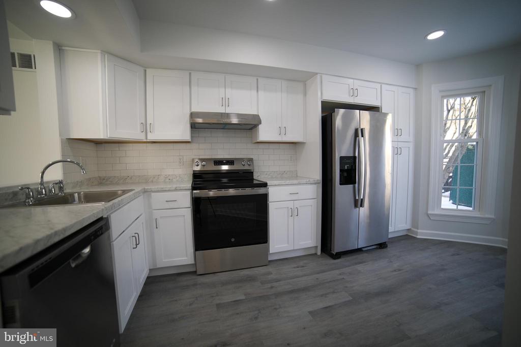 37 Village Dr