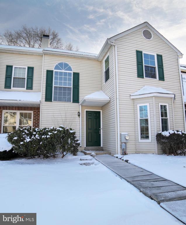 37 Village Dr