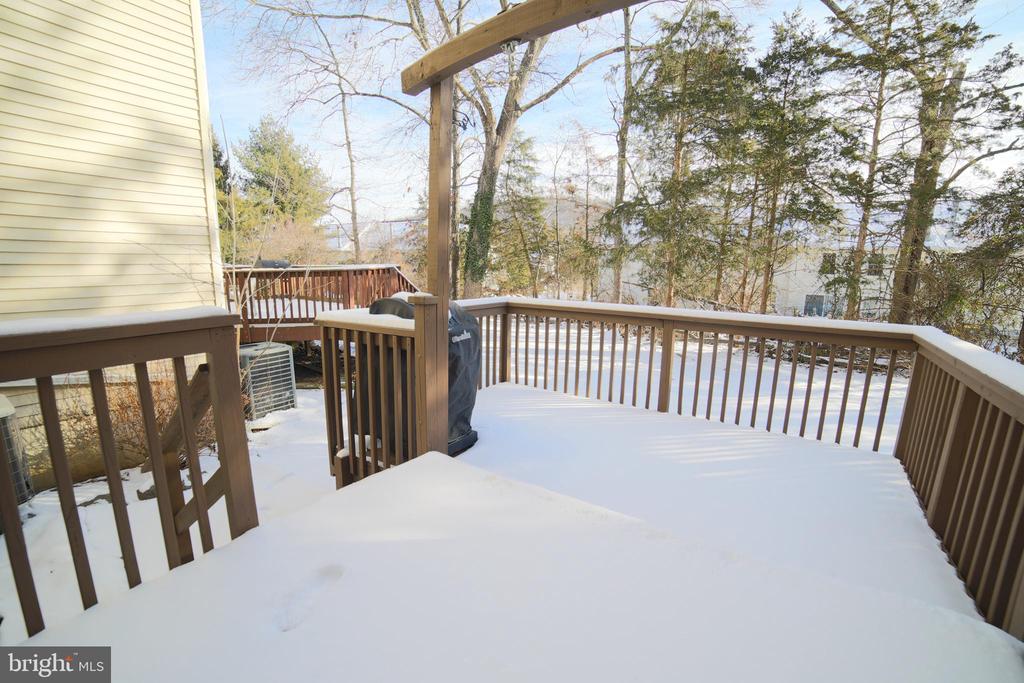 37 Village Dr