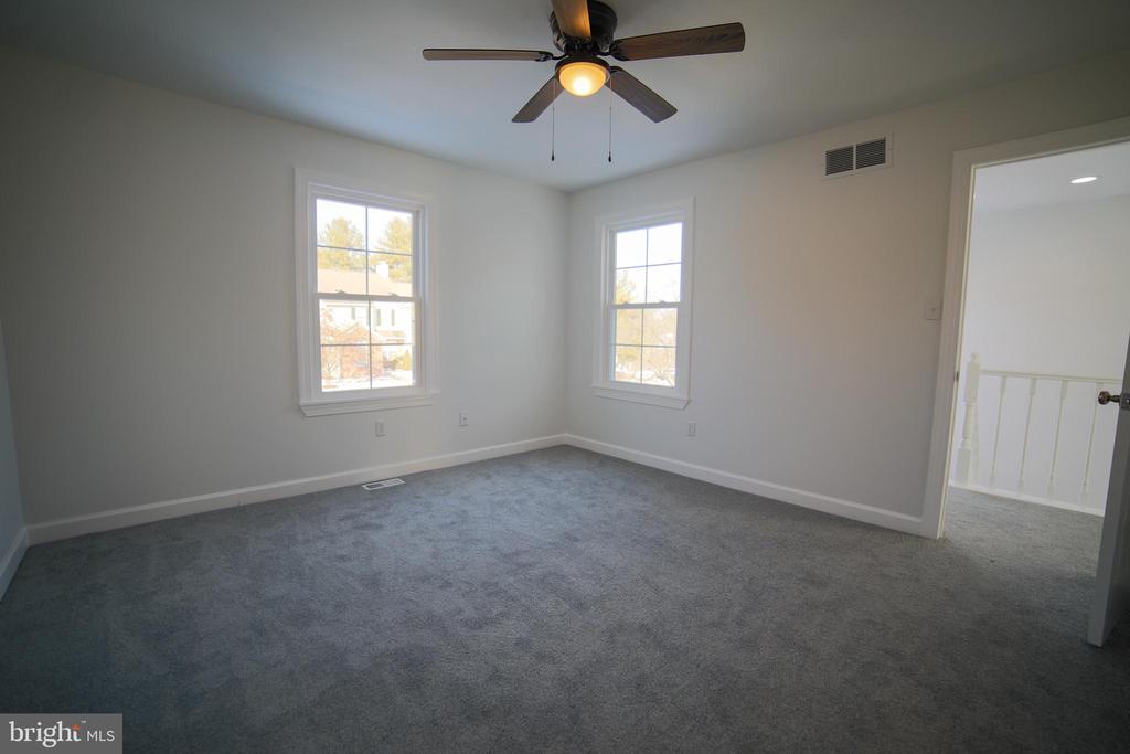 37 Village Dr