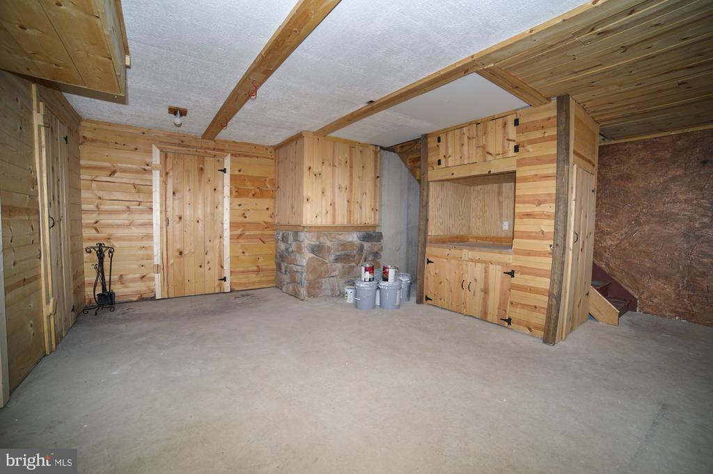 37 Village Dr