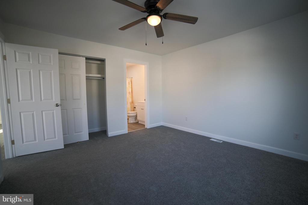 37 Village Dr