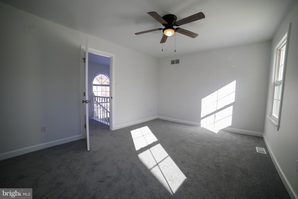 37 Village Dr