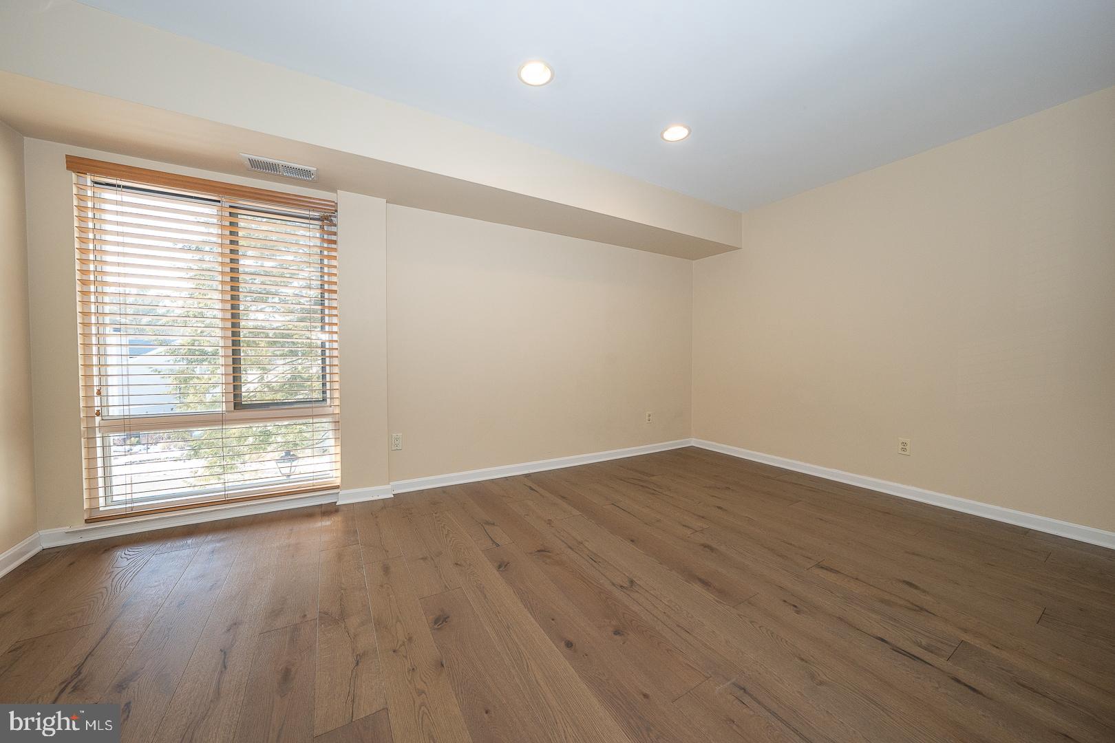 1710 Oakwood Ter #5-F
