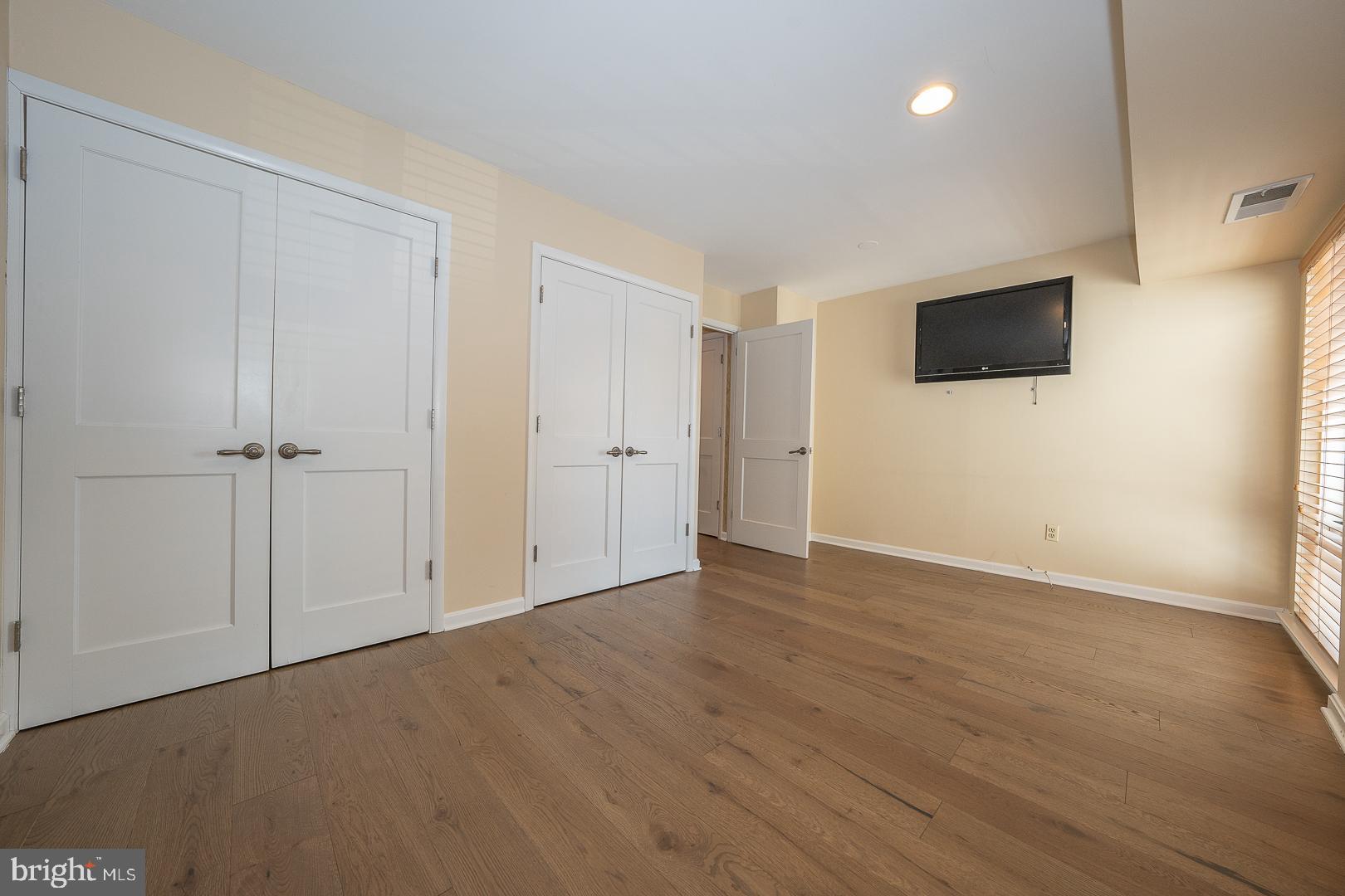 1710 Oakwood Ter #5-F