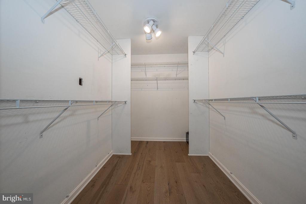1710 Oakwood Ter #5-F