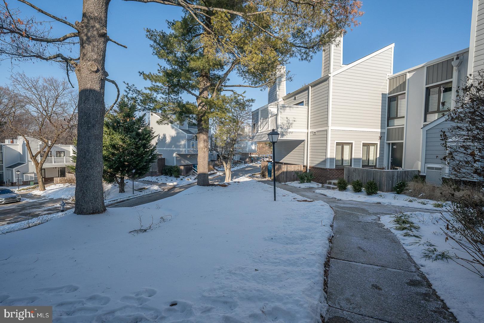 1710 Oakwood Ter #5-F