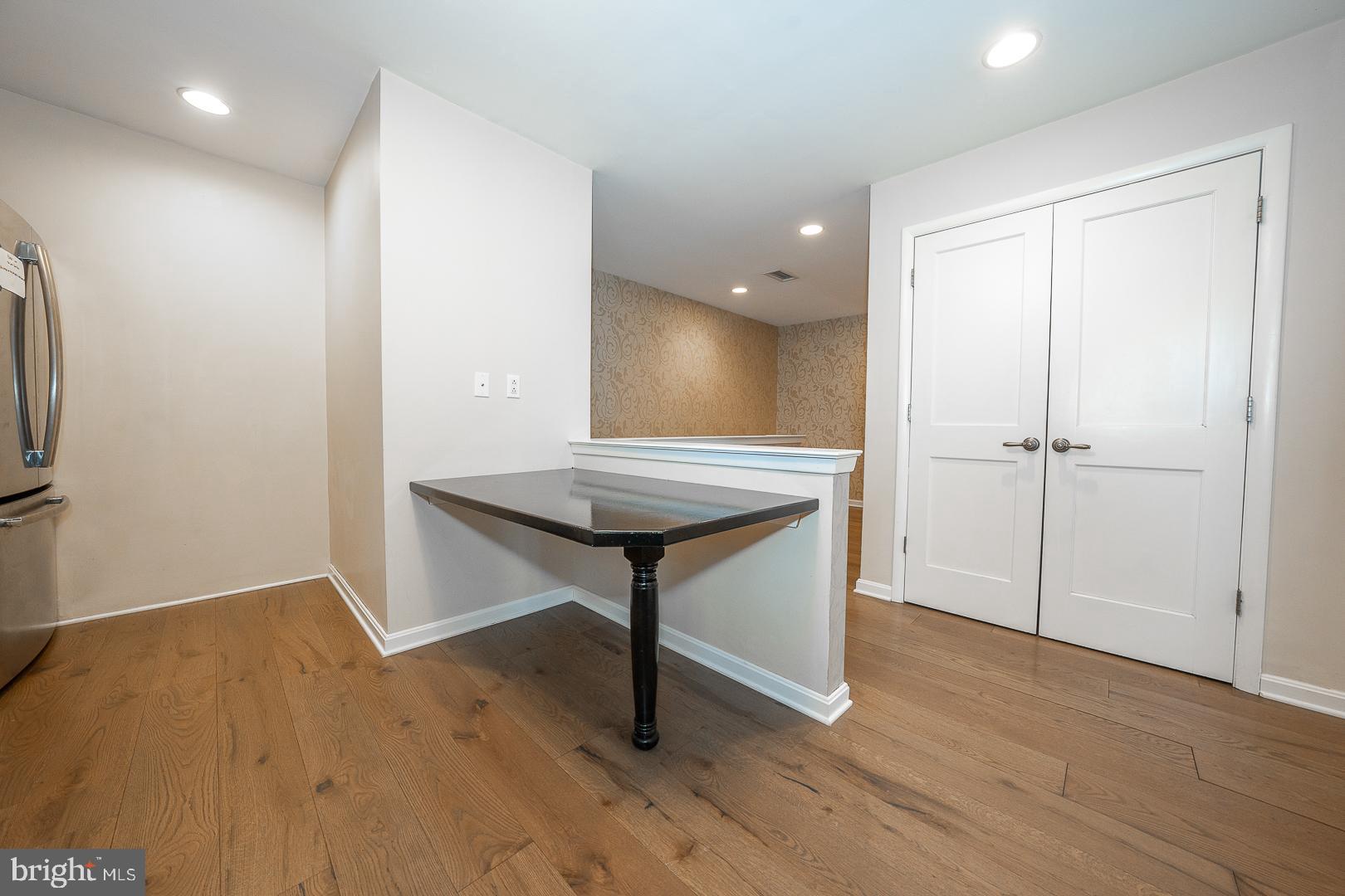 1710 Oakwood Ter #5-F