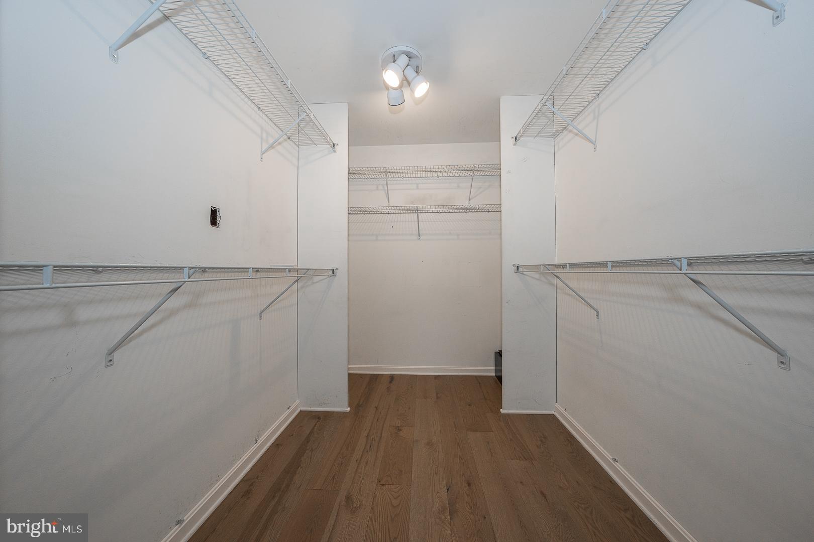 1710 Oakwood Ter #5-F