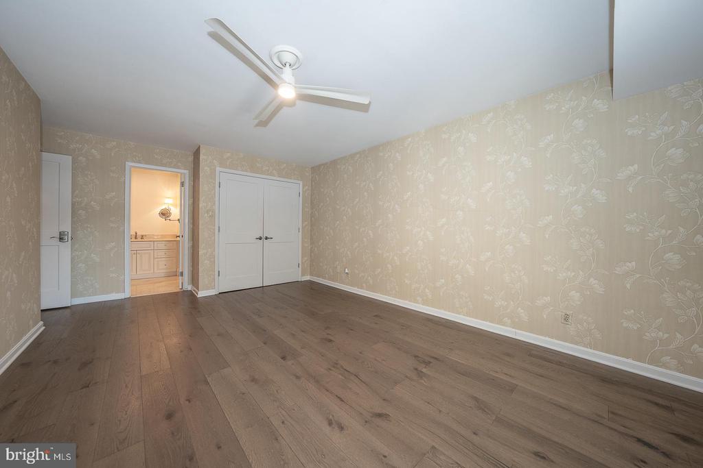1710 Oakwood Ter #5-F
