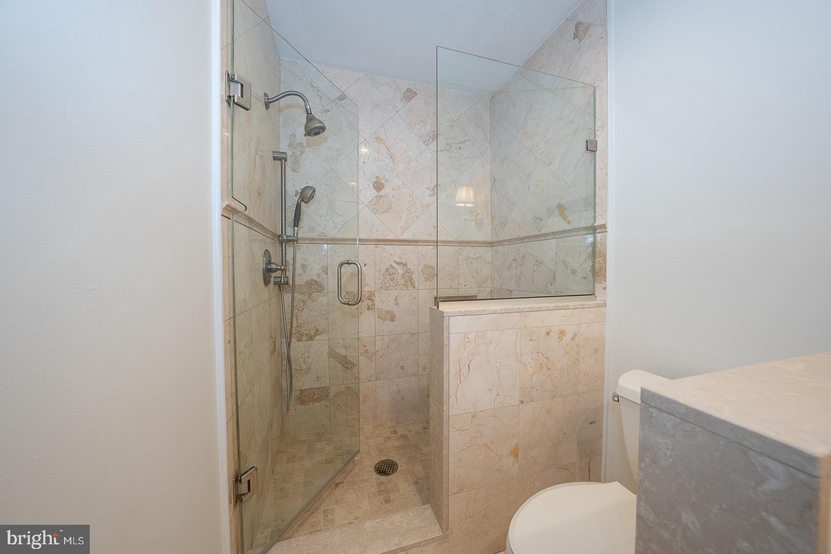 1710 Oakwood Ter #5-F