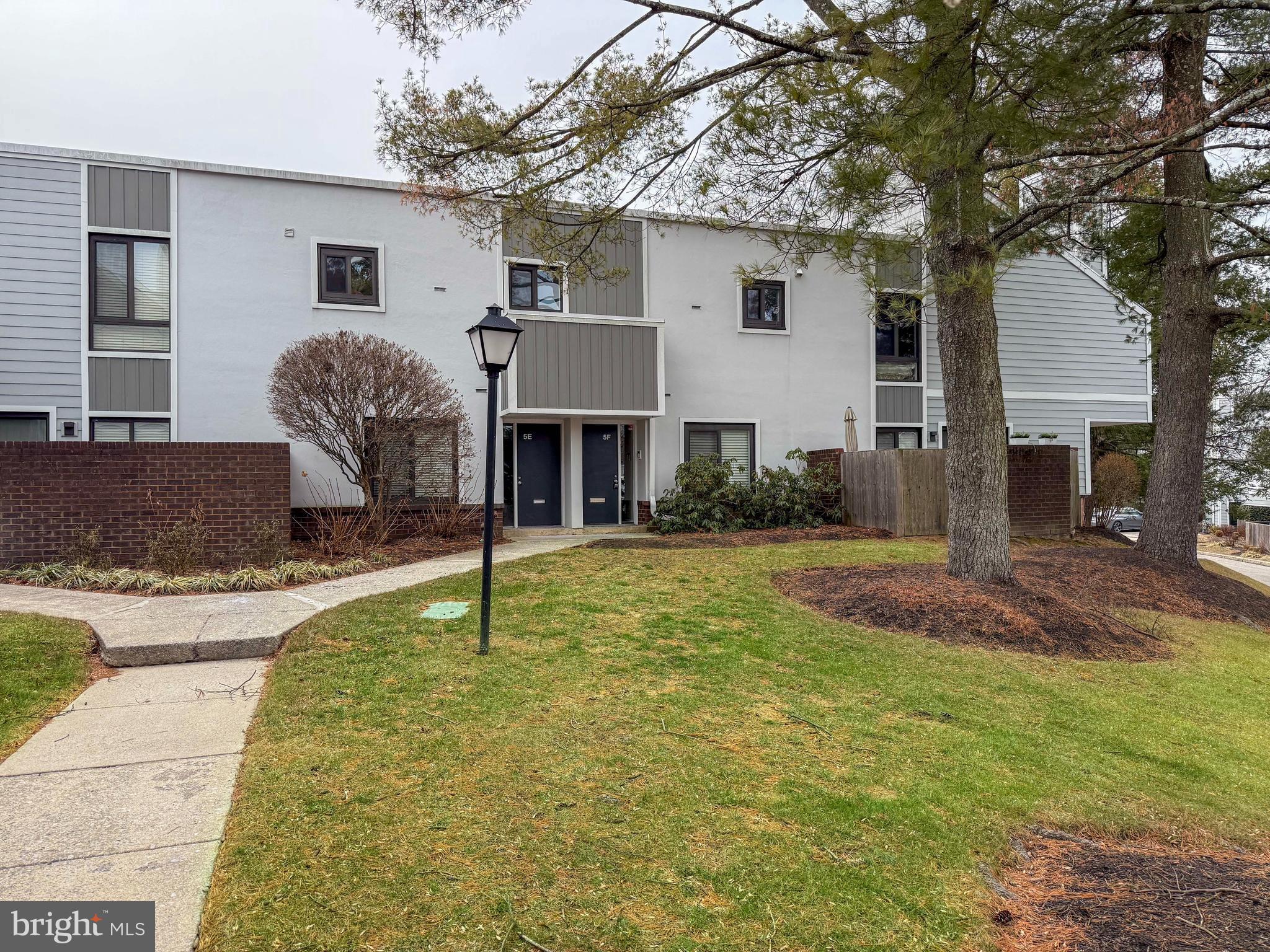 1710 Oakwood Ter #5-F