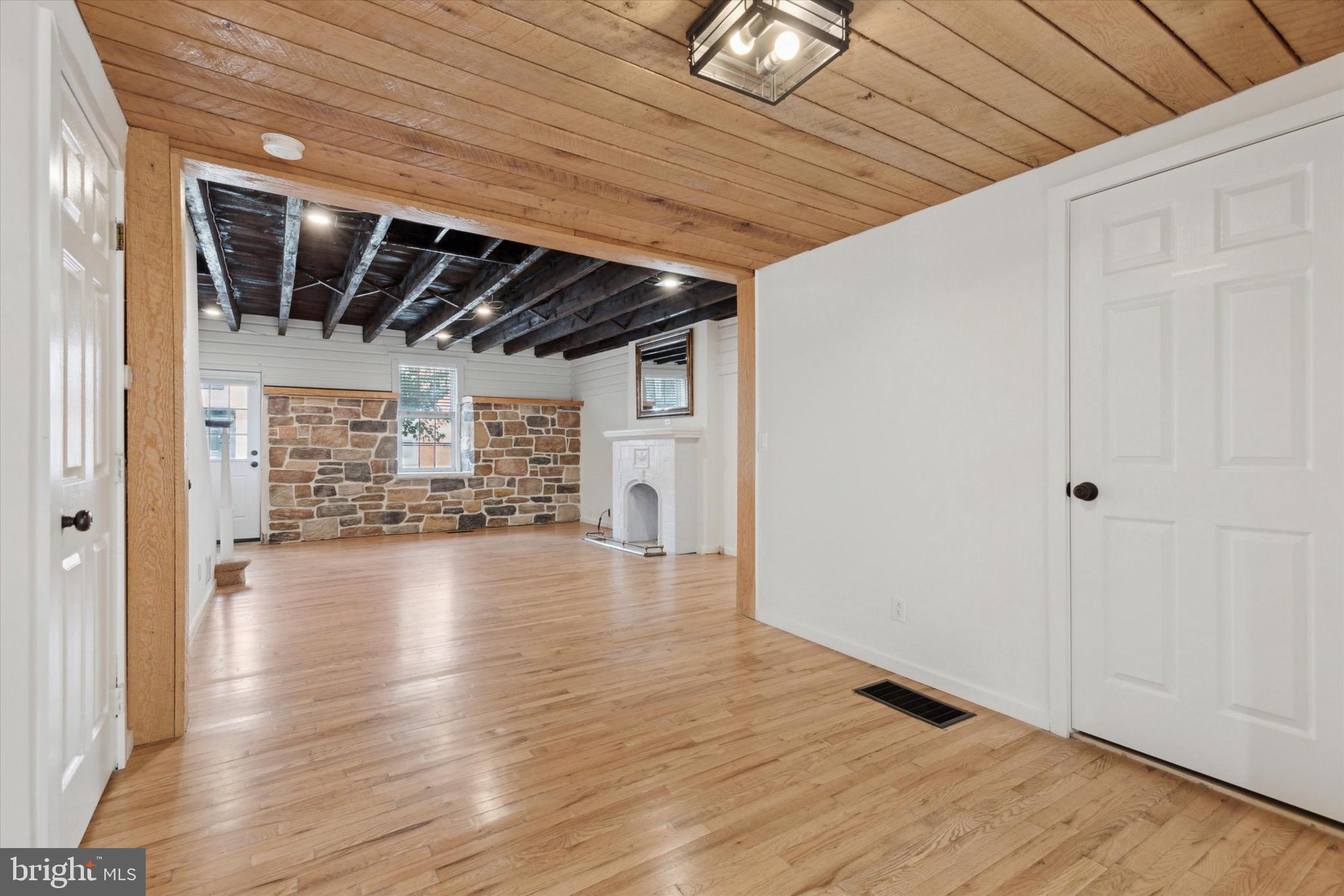 123 Ford St