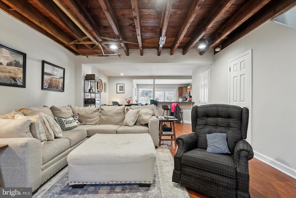 123 Ford St