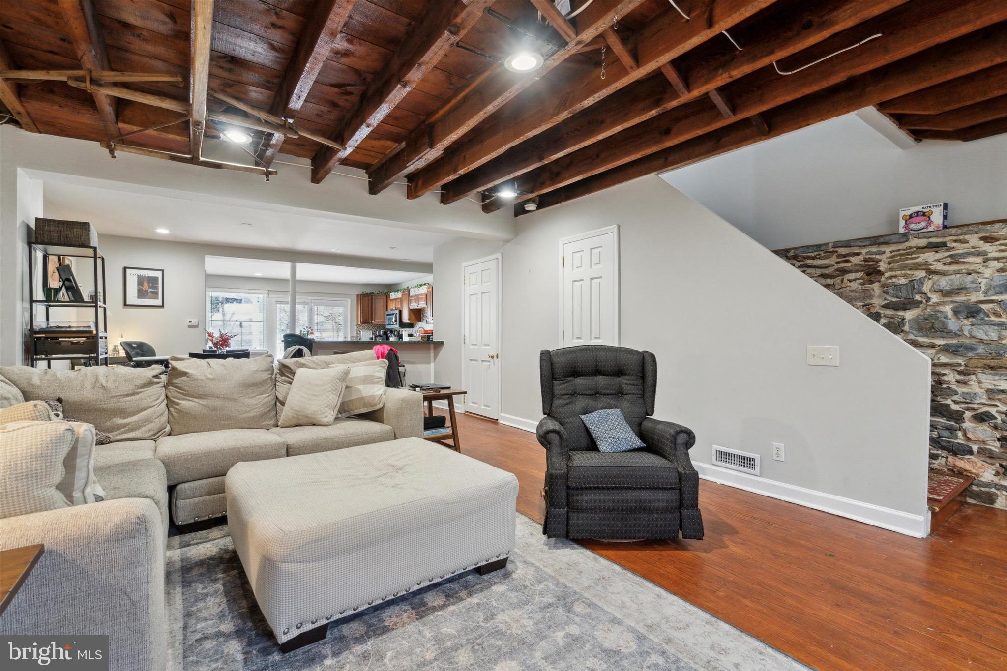 123 Ford St