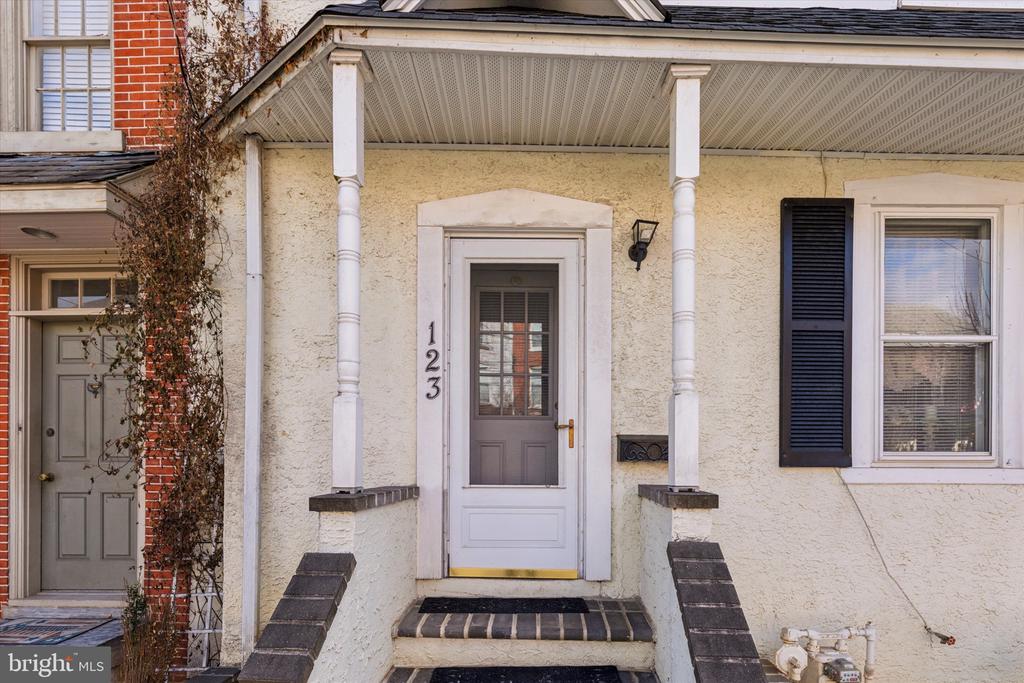 123 Ford St