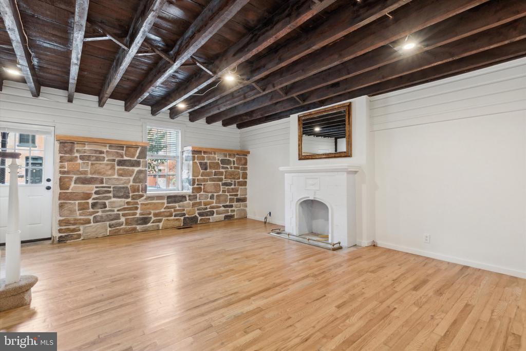 123 Ford St