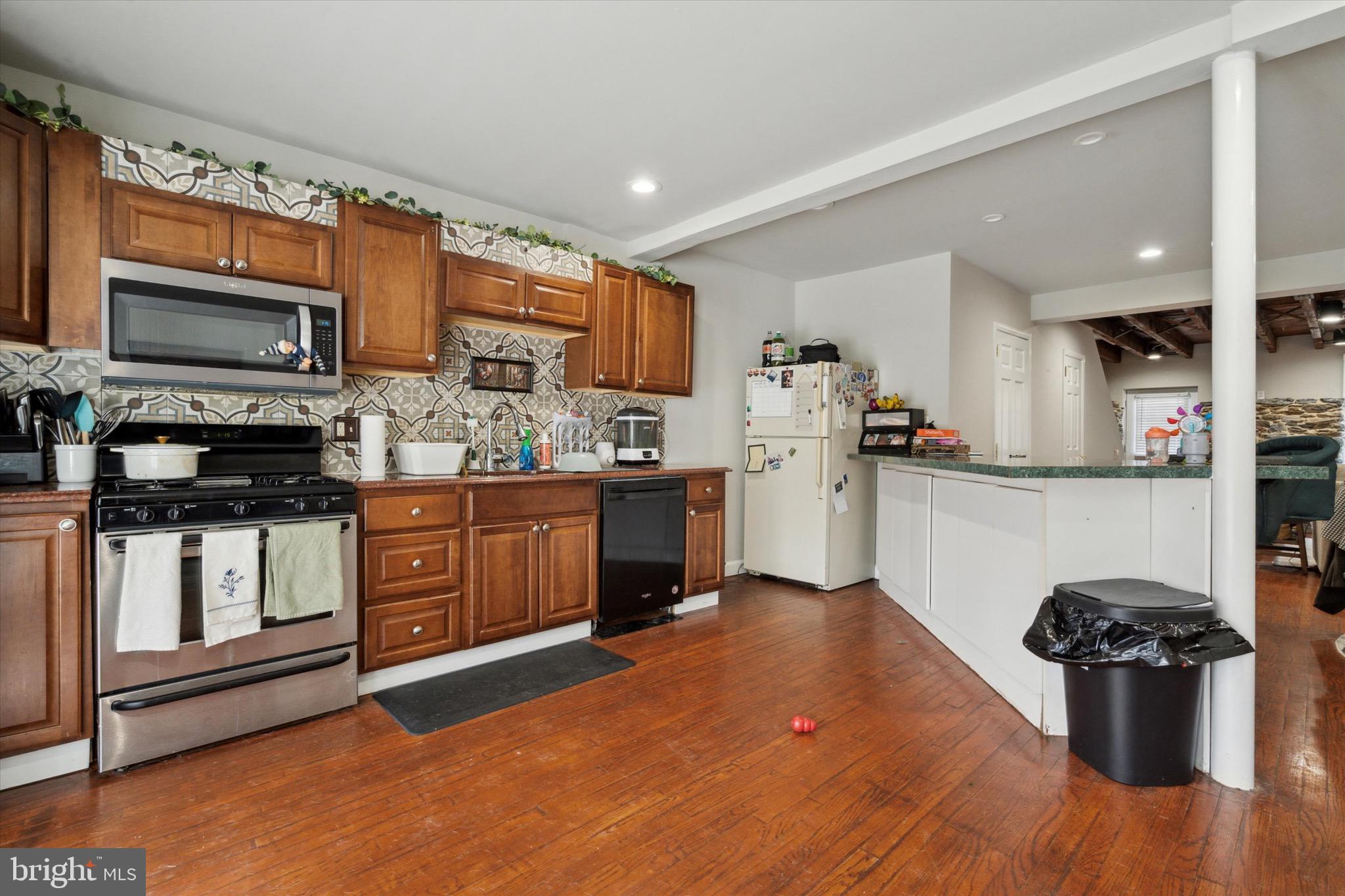 123 Ford St